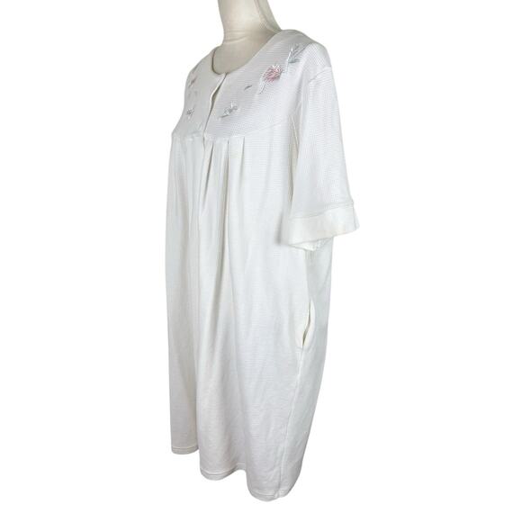 Miss Elaine White Short Sleeve Robe Embroidered Floral Accents Plus Size 2X - Picture 4 of 6